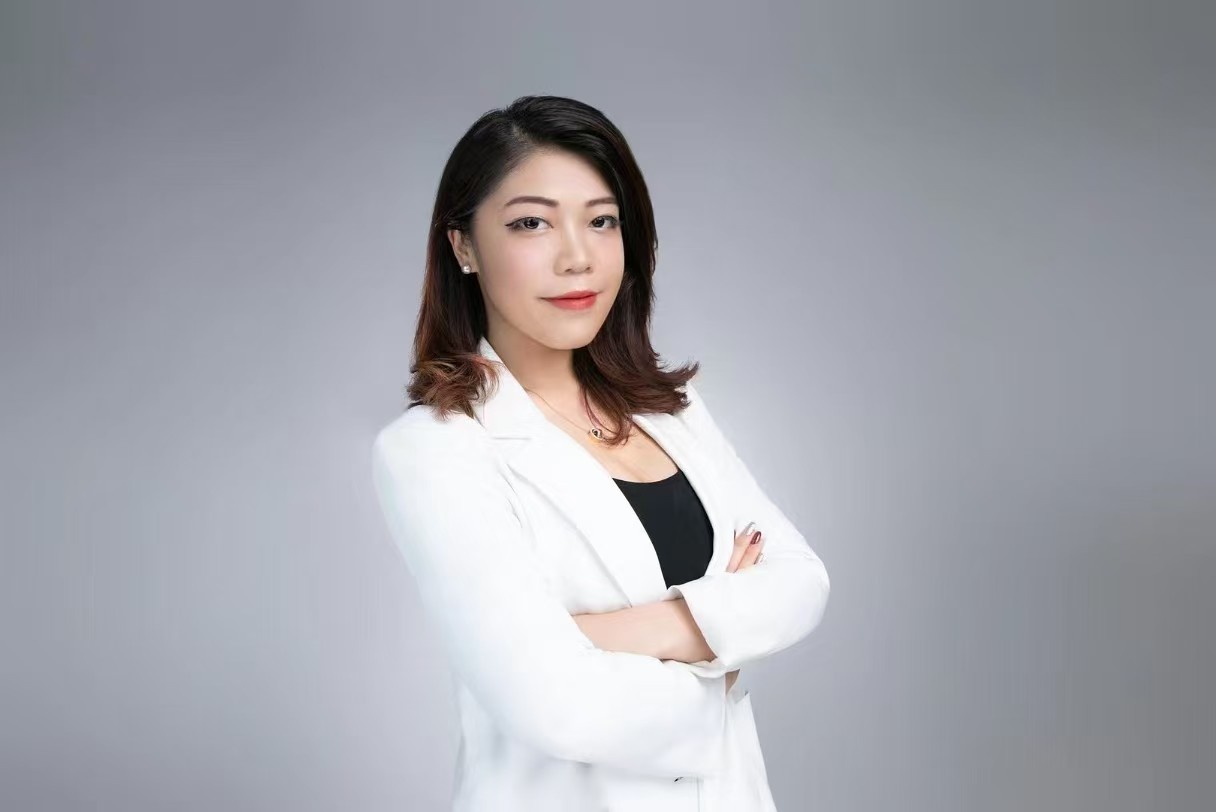 易嘉慧 Scarlett IE